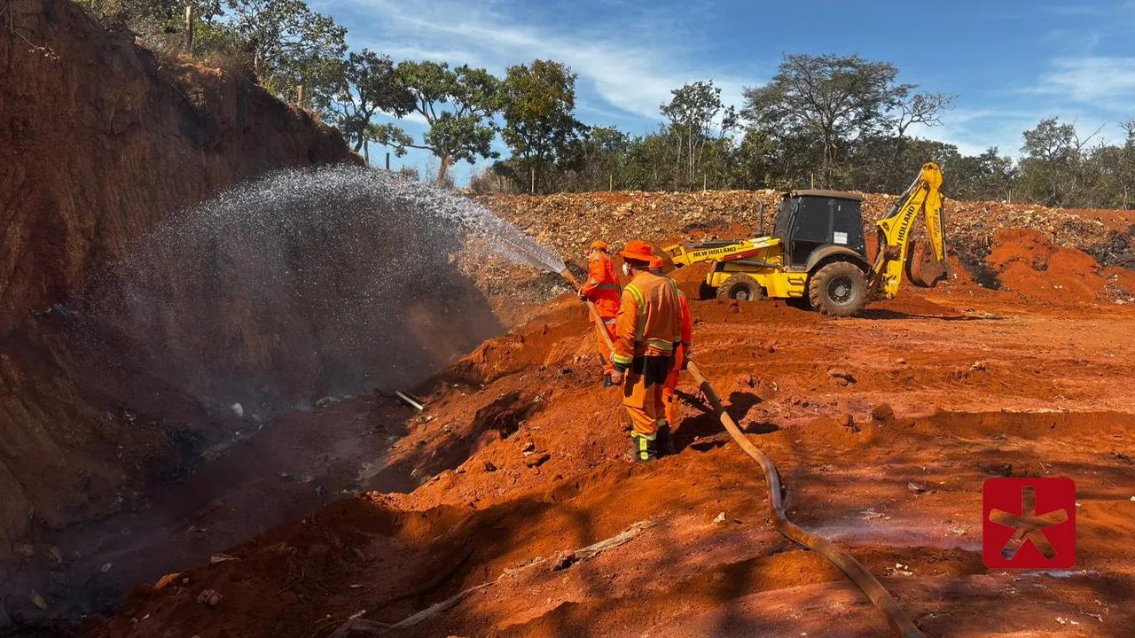 Até o momento, a causa do incêndio é desconhecida; não houve feridos